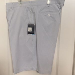 Men’s Nike Dri-Fit stay cool golf shorts size 42.